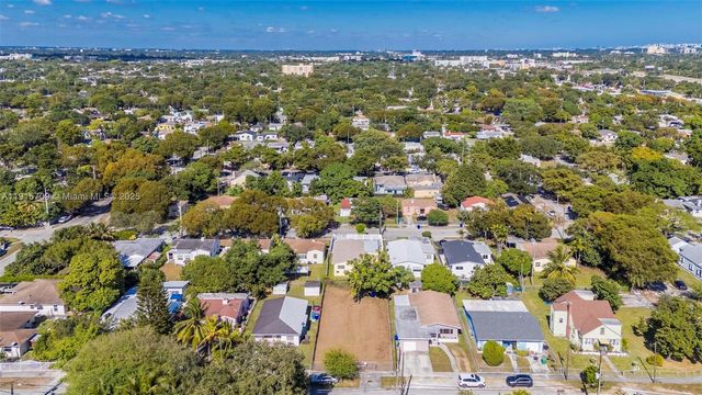 915 NW 44th St, Miami, FL 33127