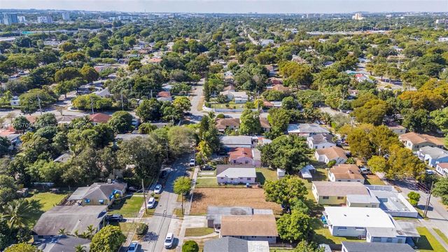 915 NW 44th St, Miami, FL 33127