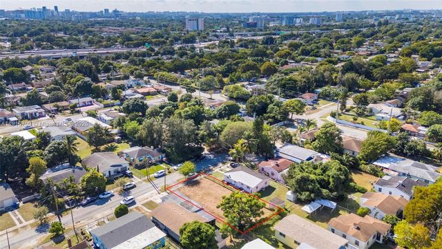 915 NW 44th St, Miami, FL 33127