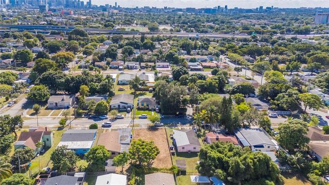 915 NW 44th St, Miami, FL 33127