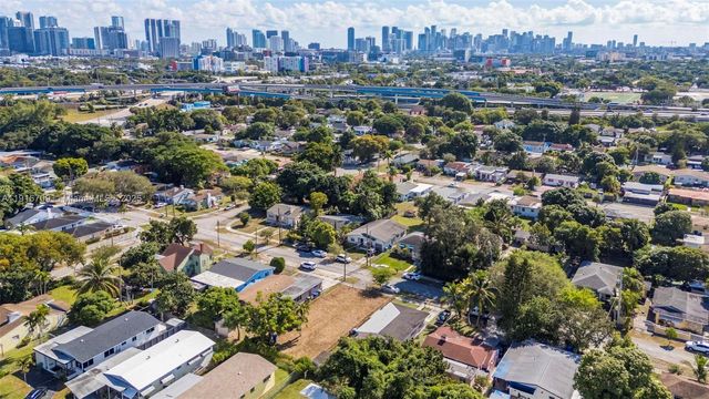 915 NW 44th St, Miami, FL 33127