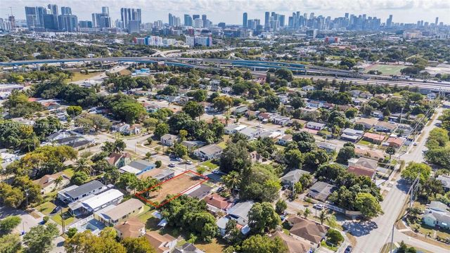 915 NW 44th St, Miami, FL 33127