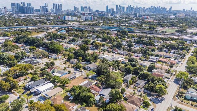 915 NW 44th St, Miami, FL 33127