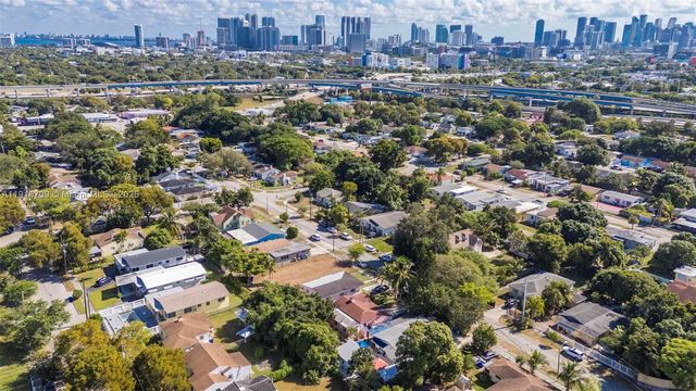 915 NW 44th St, Miami, FL 33127