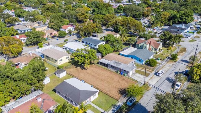 915 NW 44th St, Miami, FL 33127