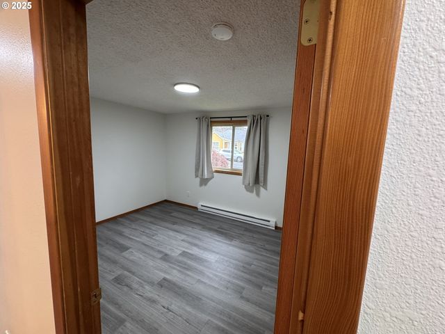 253 Se POLK St, Willamina, OR 97396