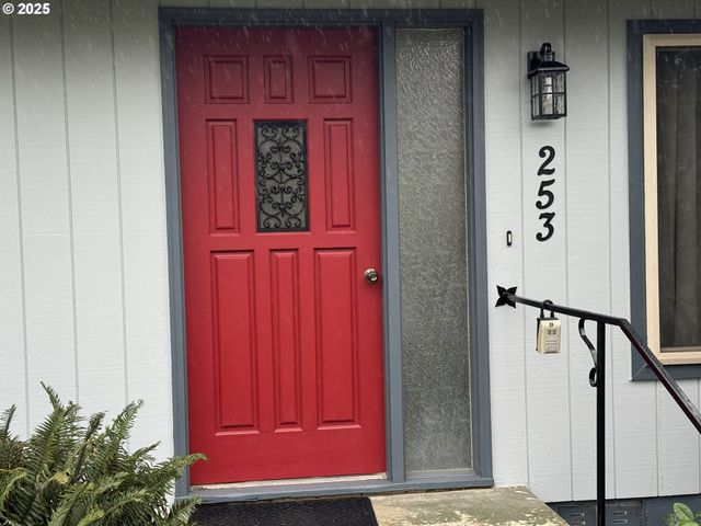 253 Se POLK St, Willamina, OR 97396