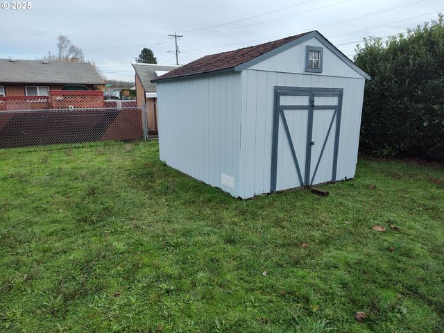 253 Se POLK St, Willamina, OR 97396