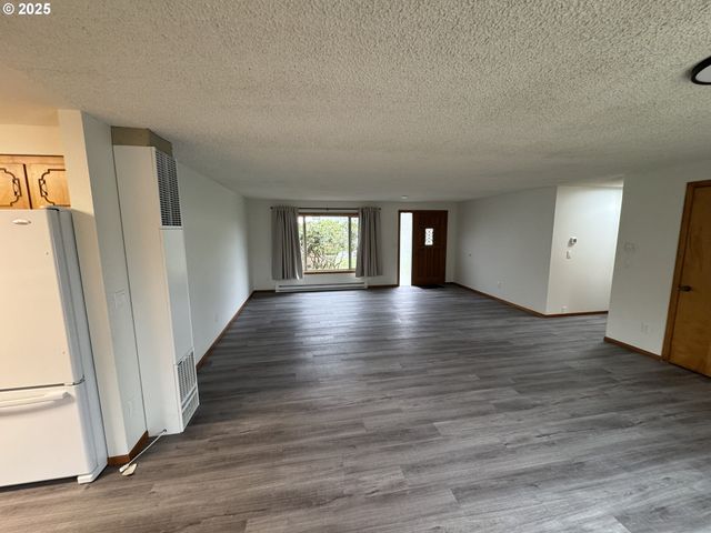 253 Se POLK St, Willamina, OR 97396