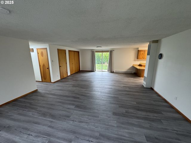 253 Se POLK St, Willamina, OR 97396