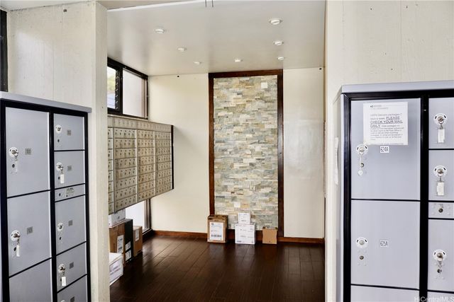 3045 Ala Napuaa Place 1705, Honolulu, HI 96818