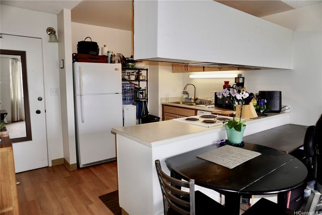 3045 Ala Napuaa Place 1705, Honolulu, HI 96818