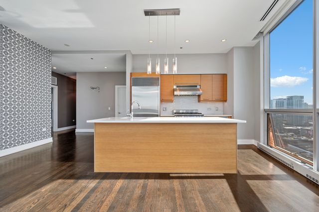 110 W Superior Street 2603, Chicago, IL 60654
