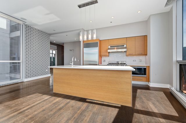 110 W Superior Street 2603, Chicago, IL 60654