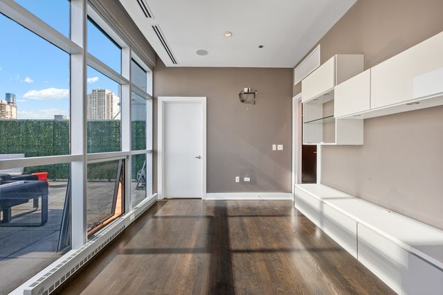 110 W Superior Street 2603, Chicago, IL 60654