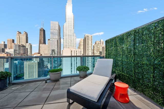 110 W Superior Street 2603, Chicago, IL 60654