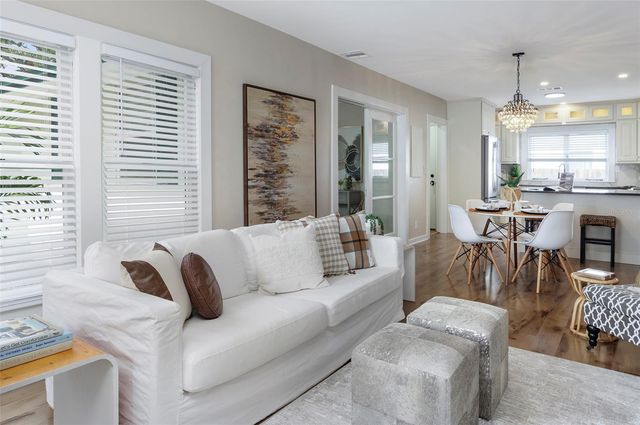 701 38TH AVENUE N, St Petersburg, FL 33704