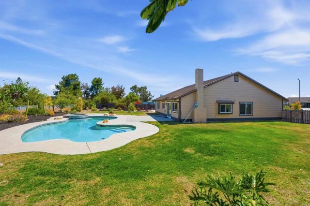 305 Via Metates, Oceanside, CA 92057
