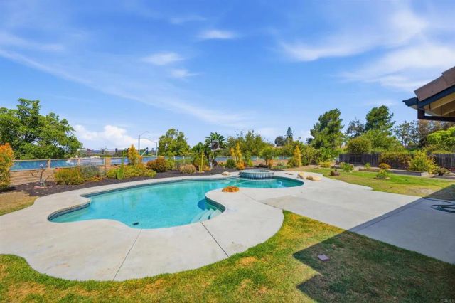 305 Via Metates, Oceanside, CA 92057