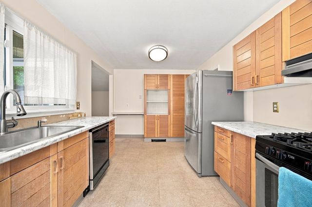 40 Lake St., Northampton, MA 01062