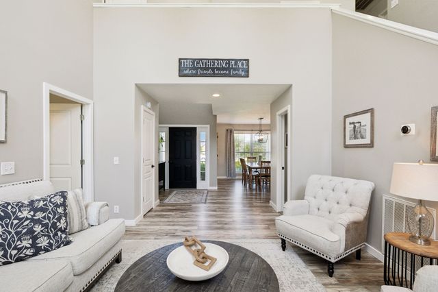 1427 Oak Leaf Dr, Columbia, TN 38401