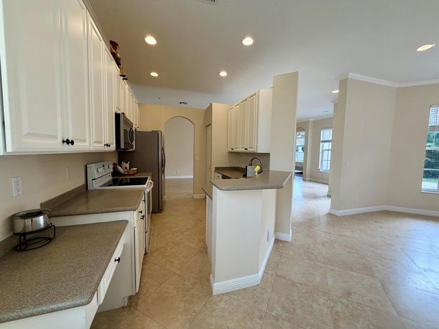 5684 Via De La Plata Circle, Delray Beach, FL 33484