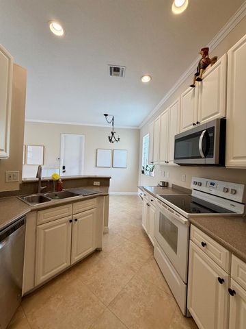 5684 Via De La Plata Circle, Delray Beach, FL 33484