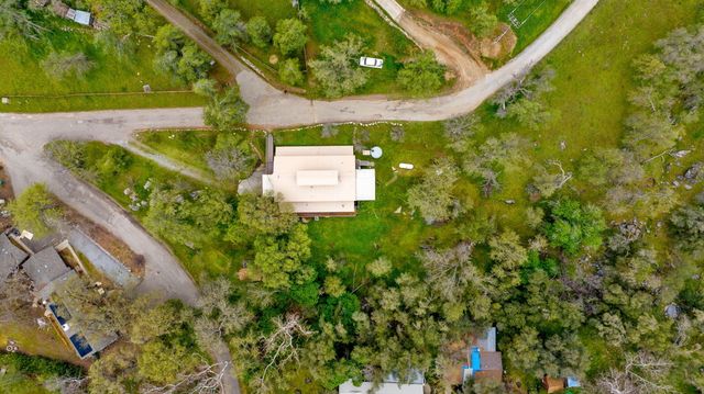 43677 Washburn Drive, Three Rivers, CA 93271