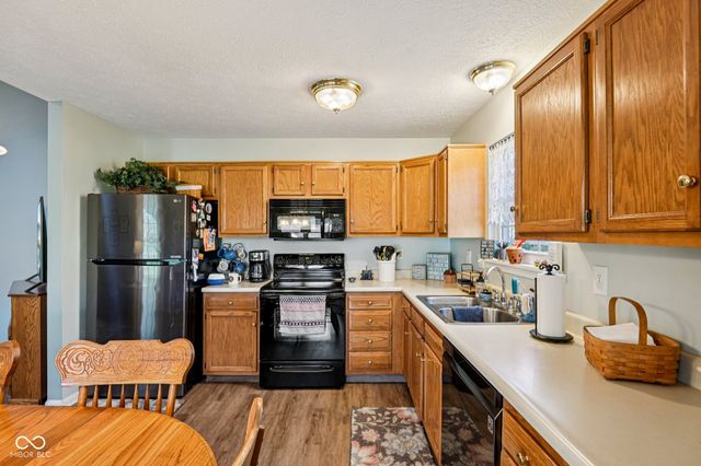 6 Kristelli Court, Brownsburg, IN 46112