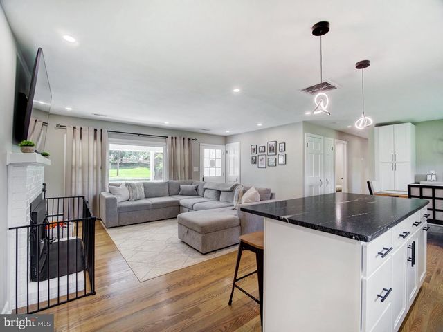 86 EXTONVILLE, Hamilton, NJ 08620