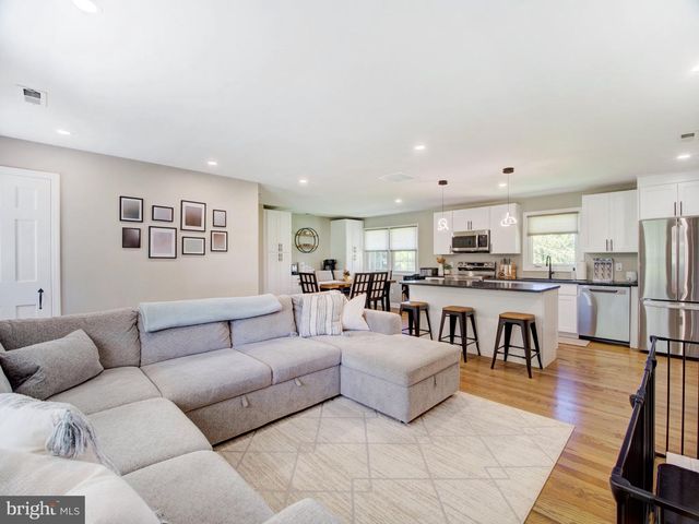 86 EXTONVILLE, Hamilton, NJ 08620