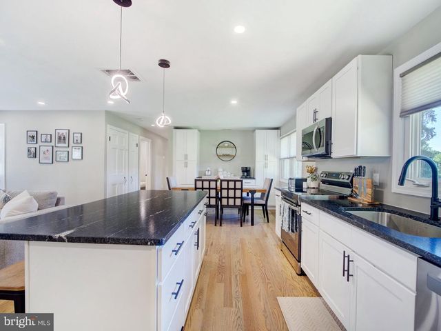 86 EXTONVILLE, Hamilton, NJ 08620