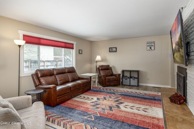 10378 N Bateman St, Hayden, ID 83835