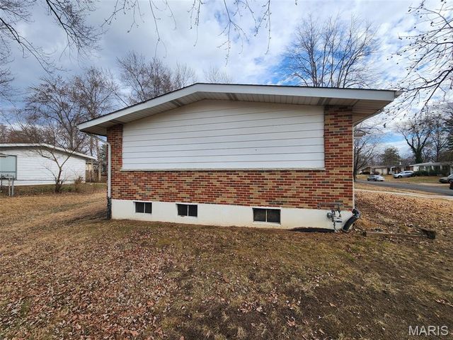 965 Cheyenne Drive, Florissant, MO 63033