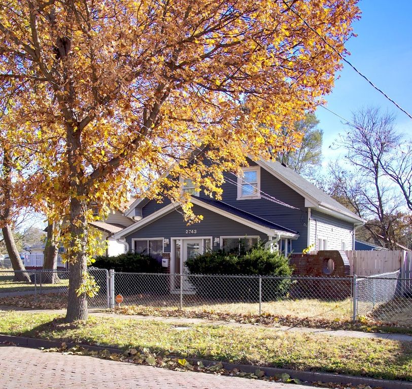 2743 Des Moines Street, Des Moines, IA 50317
