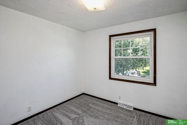 10734 Borman Circle, Omaha, NE 68127