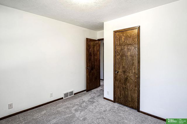 10734 Borman Circle, Omaha, NE 68127