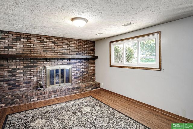 10734 Borman Circle, Omaha, NE 68127
