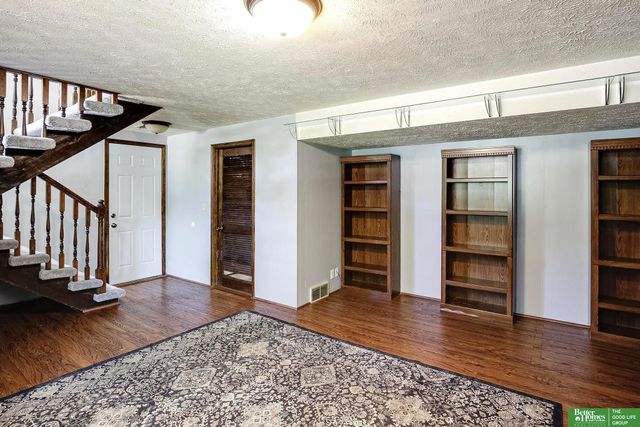 10734 Borman Circle, Omaha, NE 68127