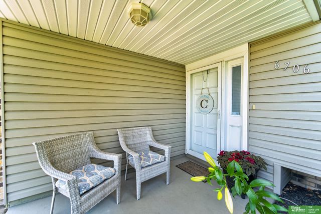 6706 S 77 Street, Ralston, NE 68127