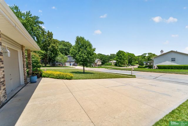 6706 S 77 Street, Ralston, NE 68127