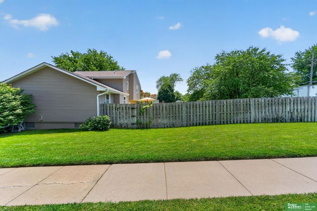 6706 S 77 Street, Ralston, NE 68127