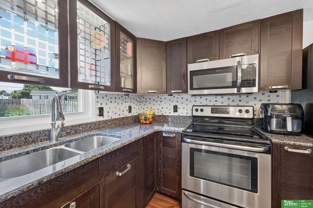 6706 S 77 Street, Ralston, NE 68127