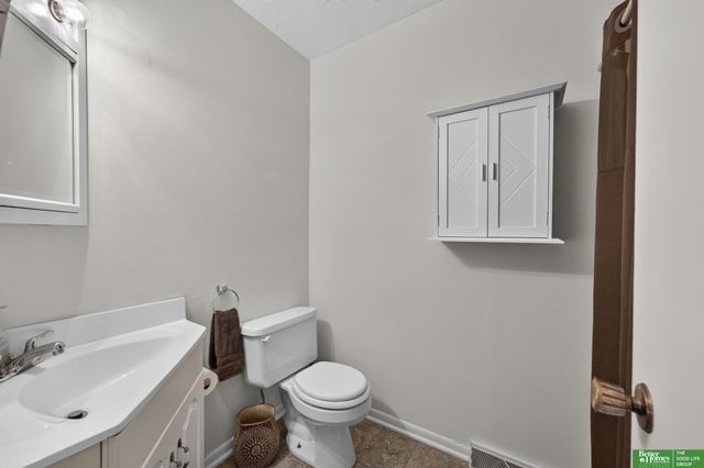 6706 S 77 Street, Ralston, NE 68127