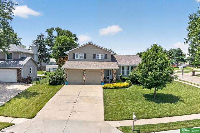 6706 S 77 Street, Ralston, NE 68127