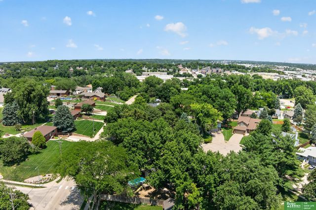 6706 S 77 Street, Ralston, NE 68127