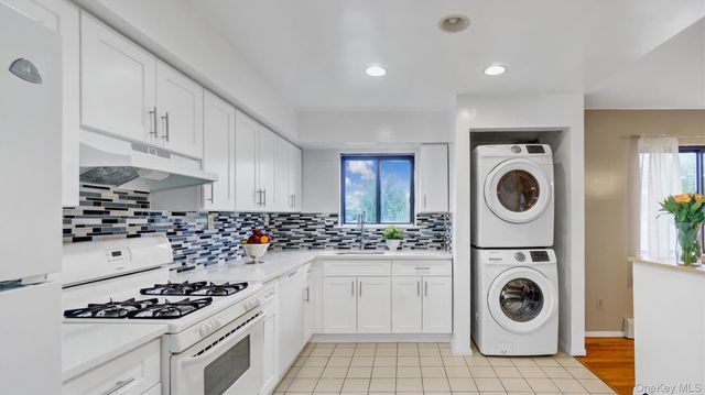 9 Harrison Avenue 2, Glen Cove, NY 11542