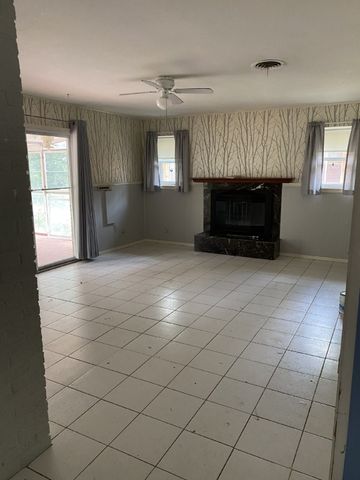7004 Meadowbrook Drive, Fort Worth, TX 76112