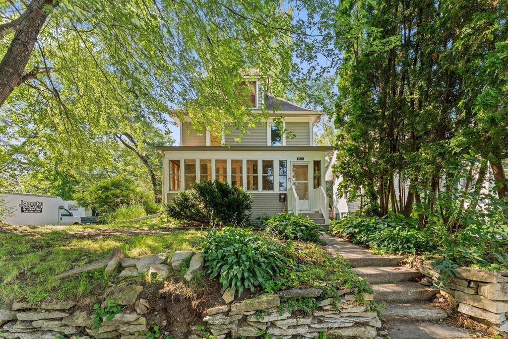 1460 Hague Avenue, Saint Paul, MN 55104