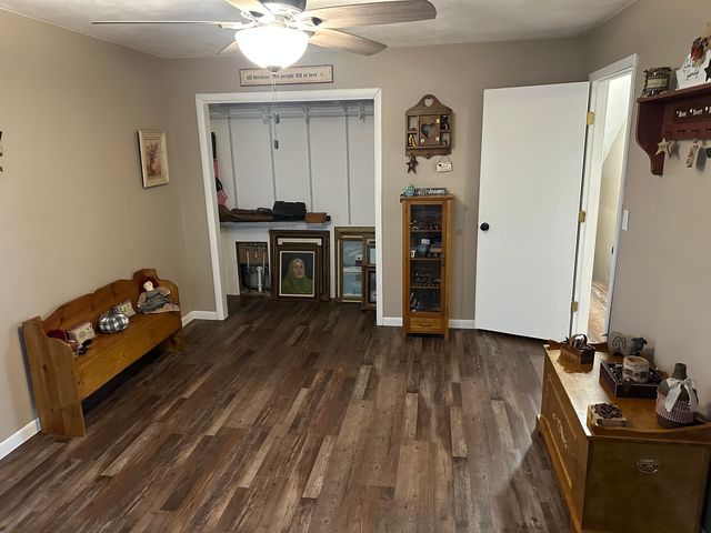 6049 E Flyers Drive, Woodlawn, IL 62898